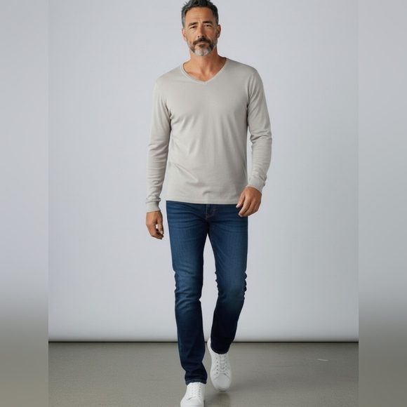 Armani Collezioni Other - AUTH! Armani V neck Jumper Light Knit Sweater